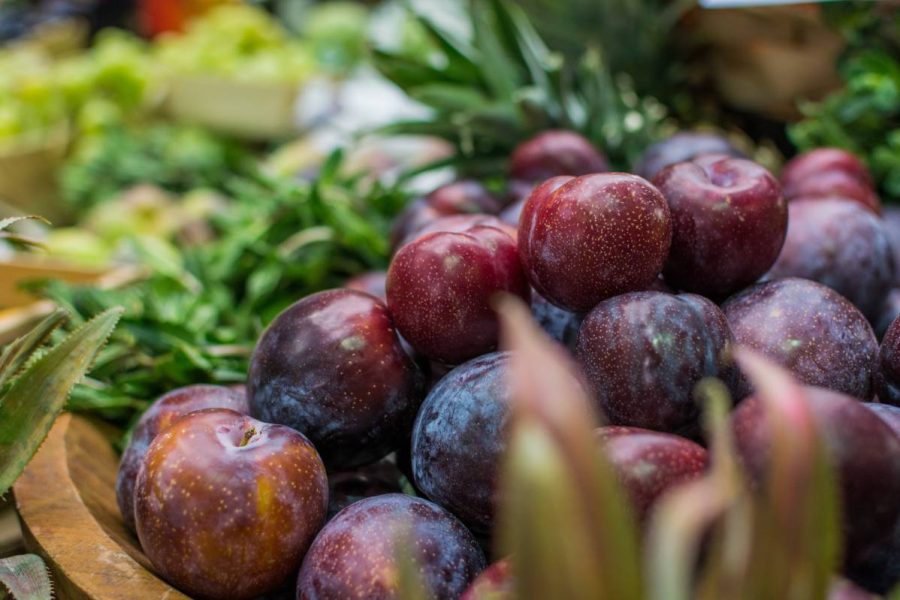 benefits of farm to table - fruit at farmers market